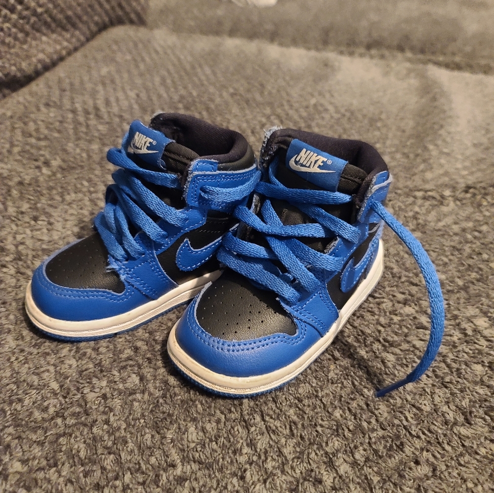Jordan 1 retro high  OG toddler size 5c